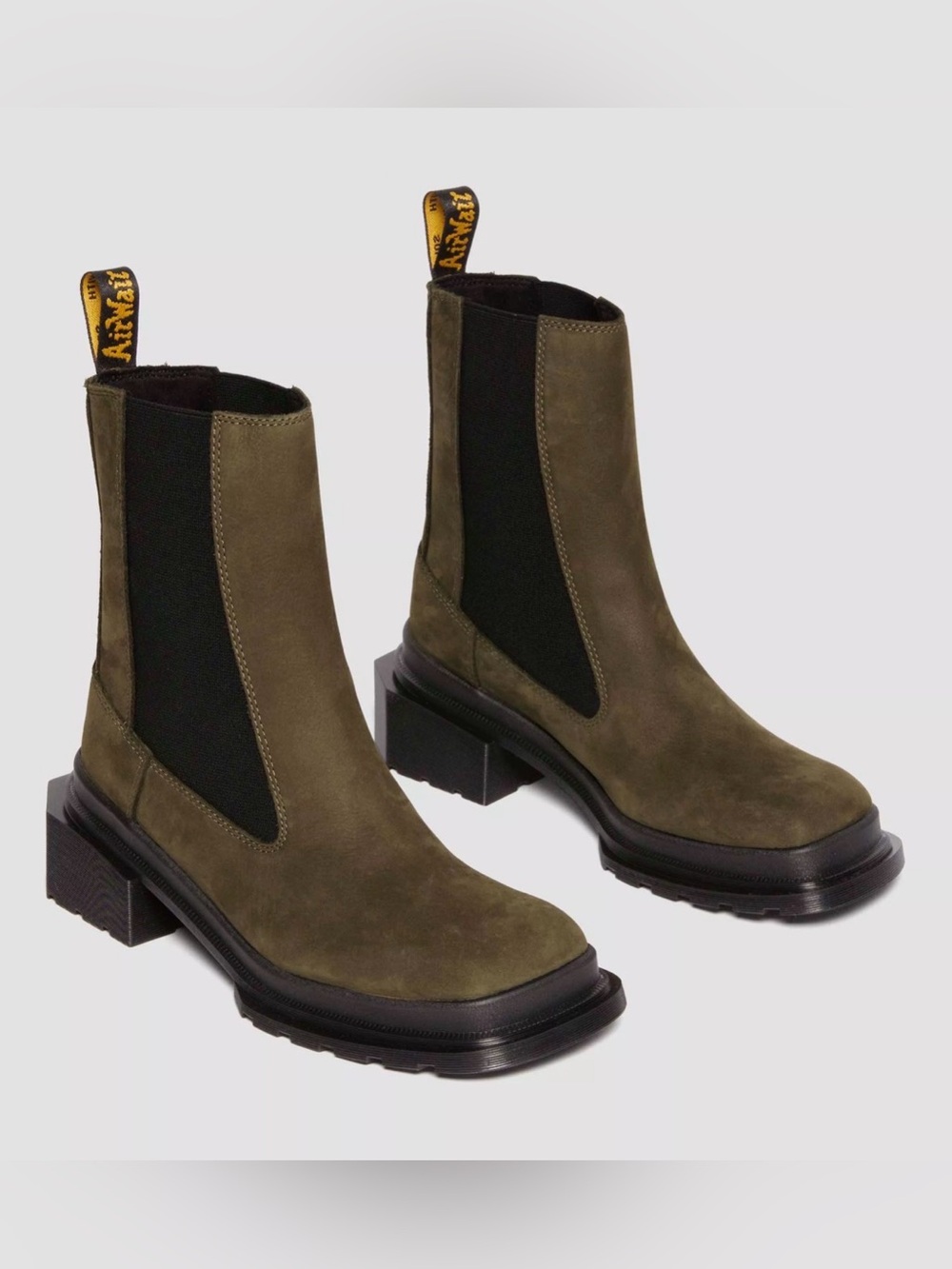 NWOB Dr. Martens Maybole Buttersoft Leather Chelsea Lug Heel Boots - Size 5